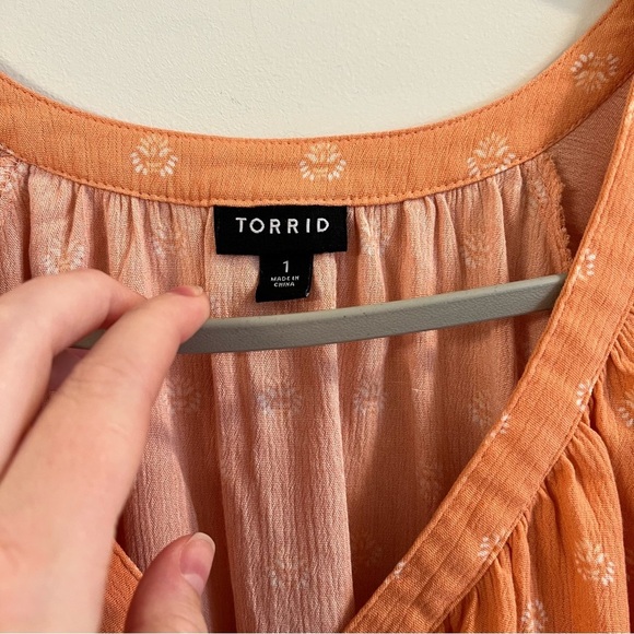 Women’s Torrid Orange V-Neck short sleeve Women's blouse size 1X - Picture 3 of 4